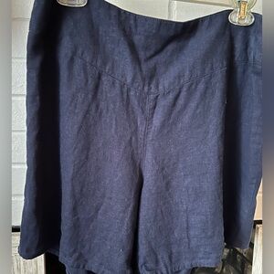 Shorts linen navy smooth waist elastic back. 14/16 W pre-loved 5 inch inseam